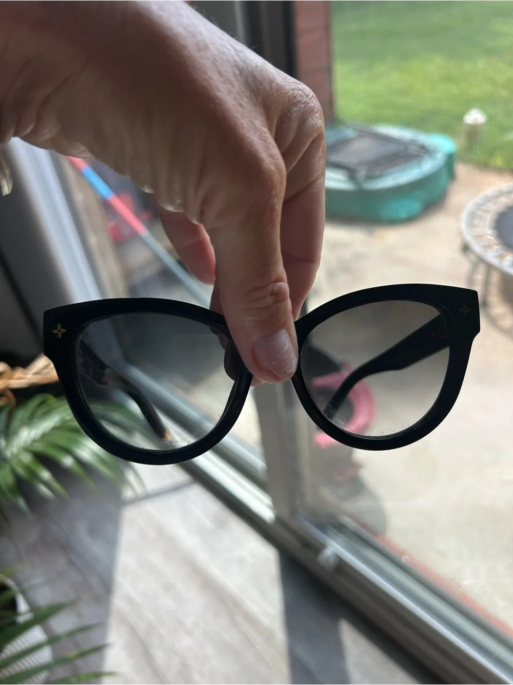 Louis Vuitton bold black